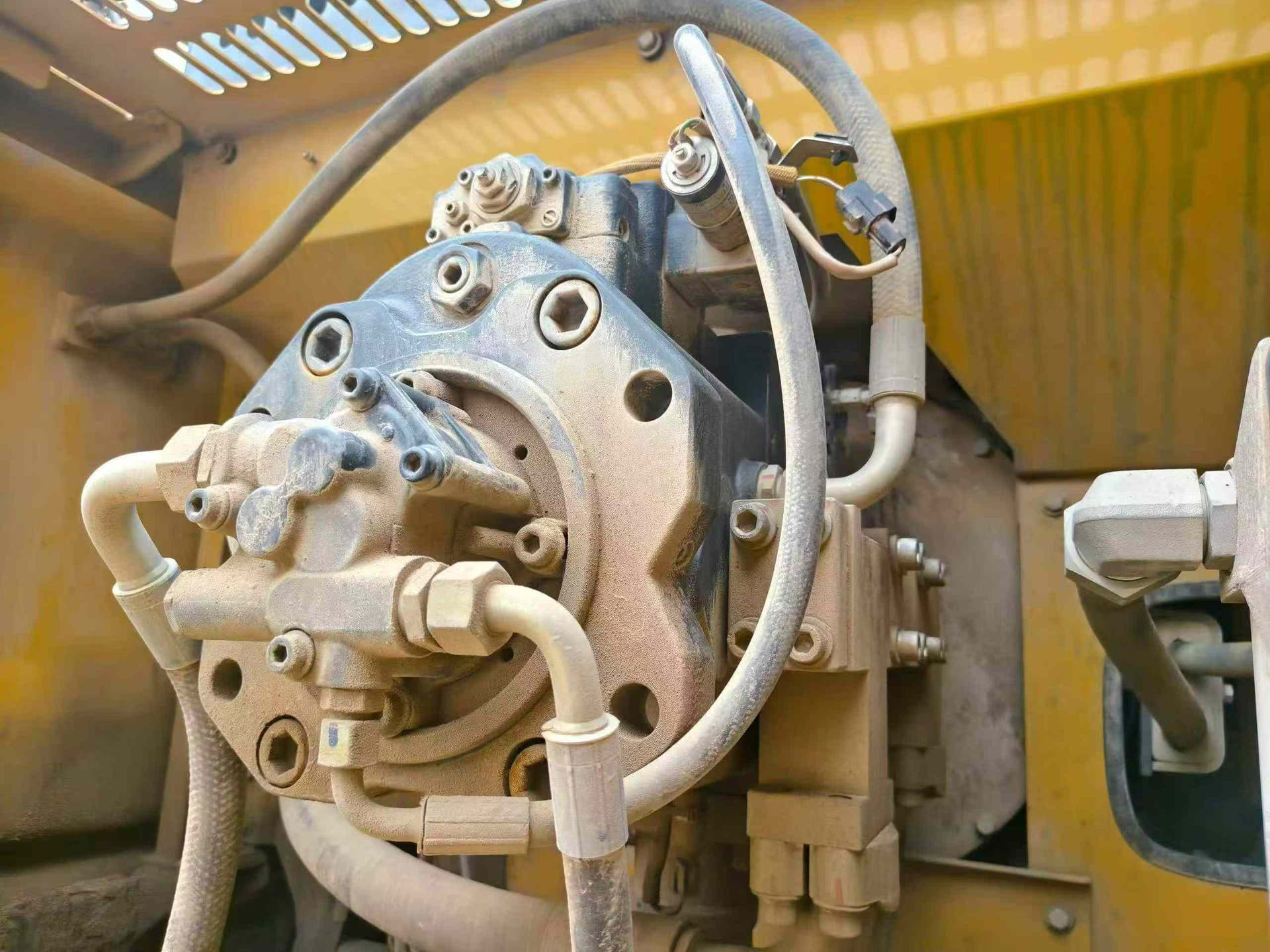 حفارة مجنزرة مستعملة XCMG XE500HB، الصورة الأصلية 2