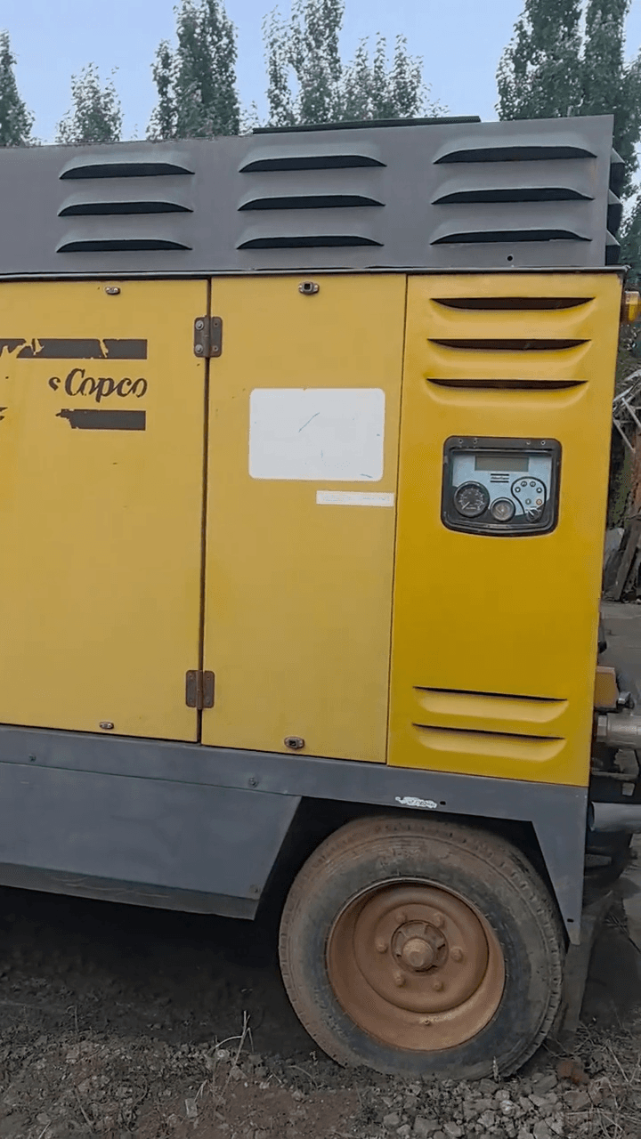 Used Atlas Copco XRHS836 portable air compressor right view