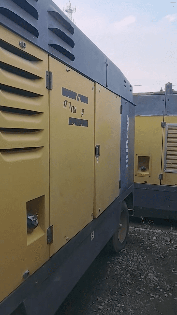 Used Atlas Copco XRHS836 portable air compressor right view