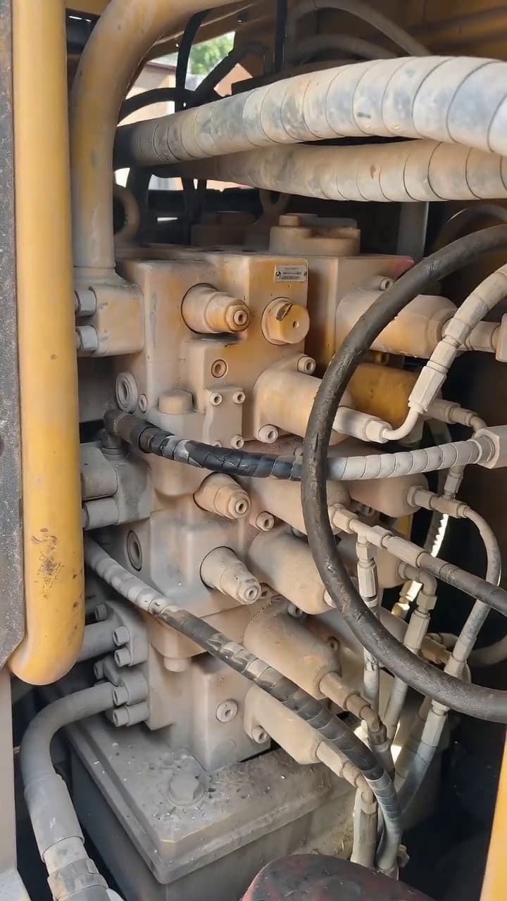 SANY SR405HK drilling-rig used equipment interior view
