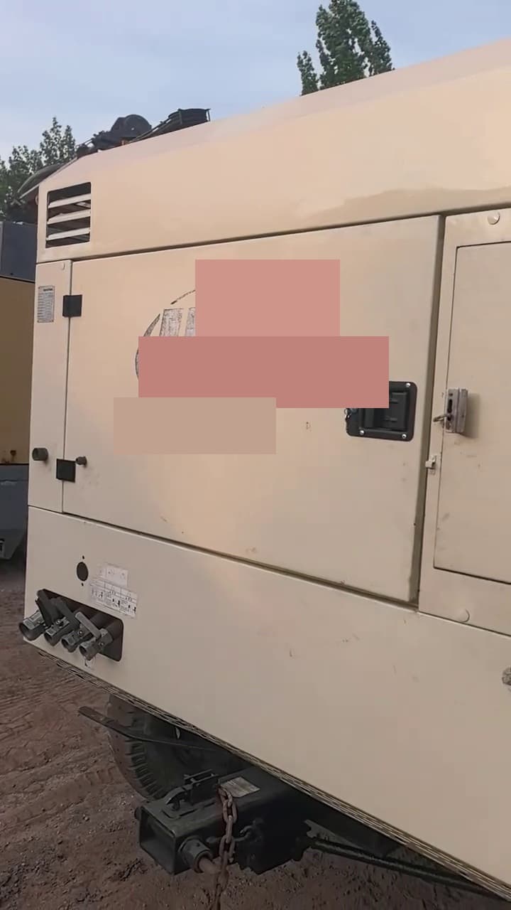 Used Ingersoll Rand XHP750 mobile air compressor, right side view