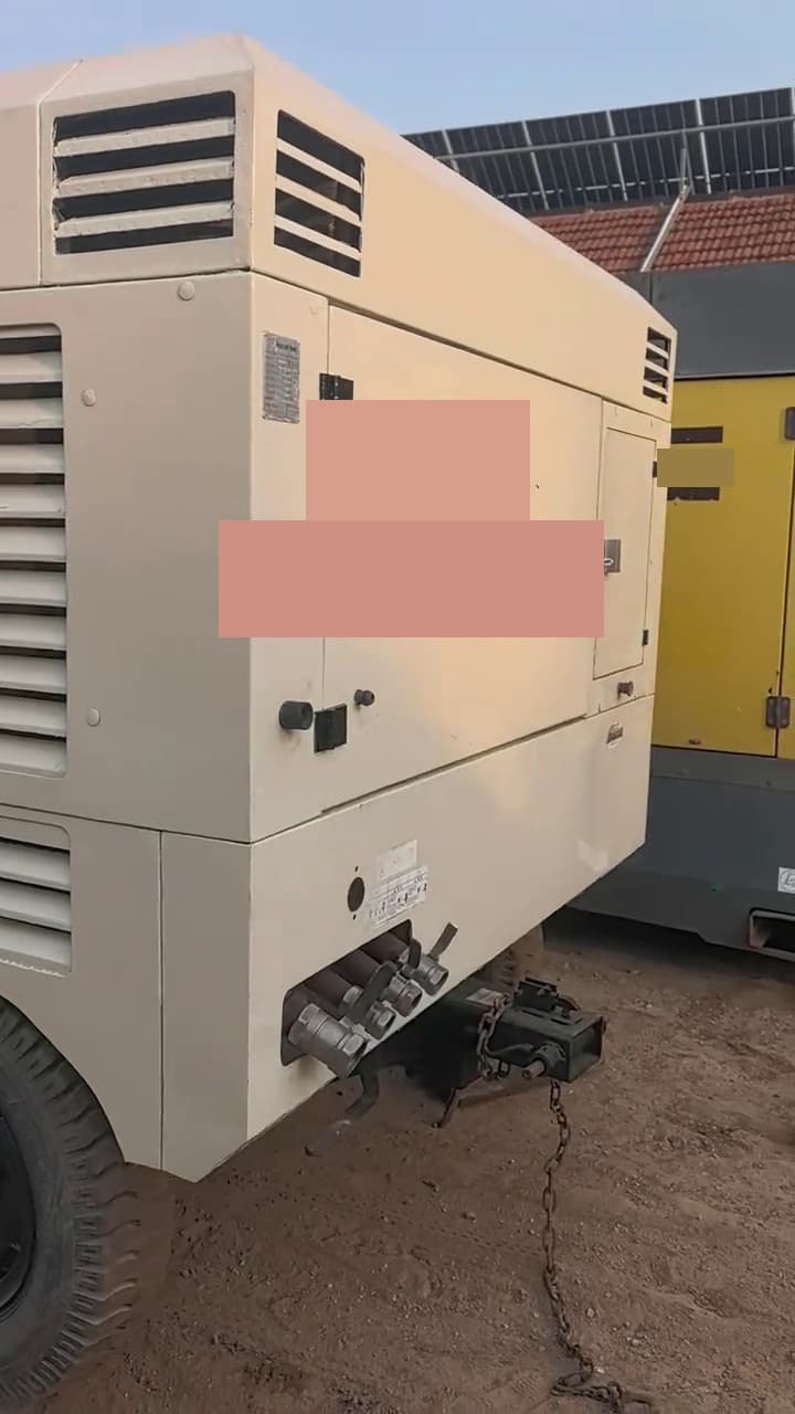 Used Ingersoll Rand XHP750 portable air compressor, right side view