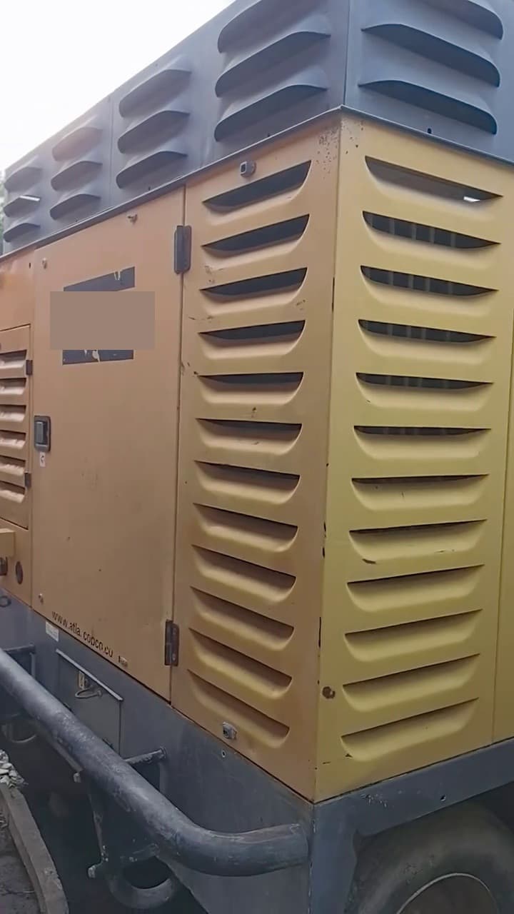 Atlas Copco XRHS836 ضاغط هواء معدات مستعملة منظر يسار