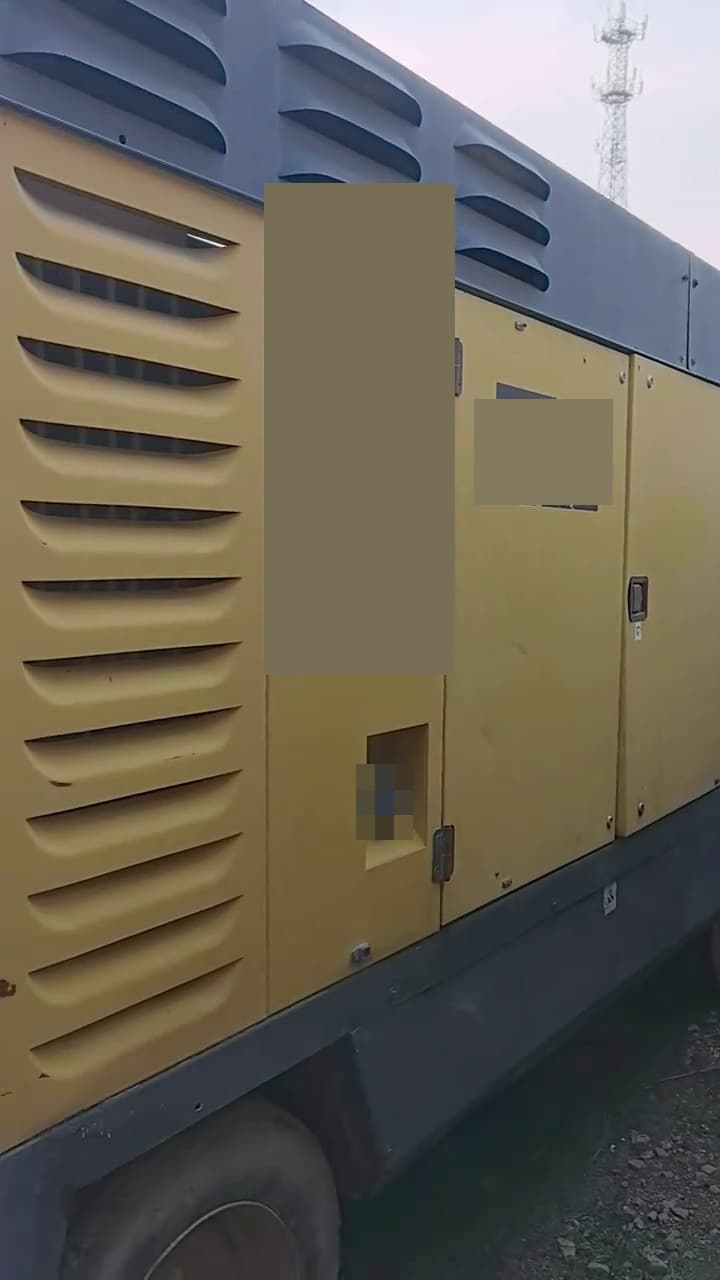 Atlas Copco XRHS836 ضاغط هواء معدات مستعملة منظر يسار