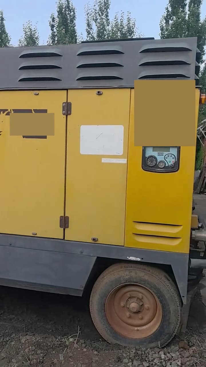 Atlas Copco XRHS836 ضاغط هواء معدات مستعملة منظر يسار