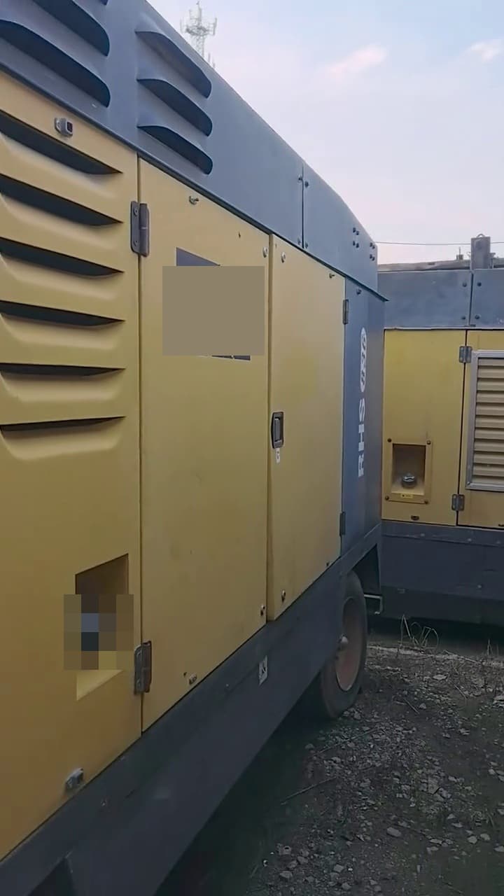 Atlas Copco XRHS836 ضاغط هواء معدات مستعملة منظر يسار
