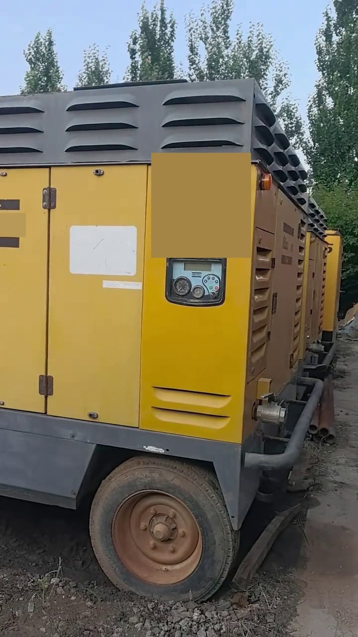 Atlas Copco XRHS836 ضاغط هواء معدات مستعملة منظر يسار