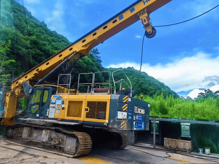 XCMG XR240E منصة حفر مستعملة منظر أمامي